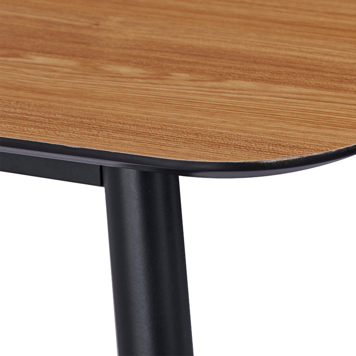 Détail du plateau de la table à manger rectangulaire 4 - 6 places DIVA dimensions 140 x 80 cm en finition mélaminé imitation chêne