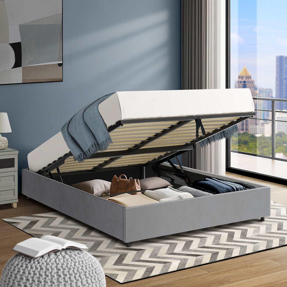 Vue d'ambiance du lit coffre plateforme 160x200 cm velours gris LANCE