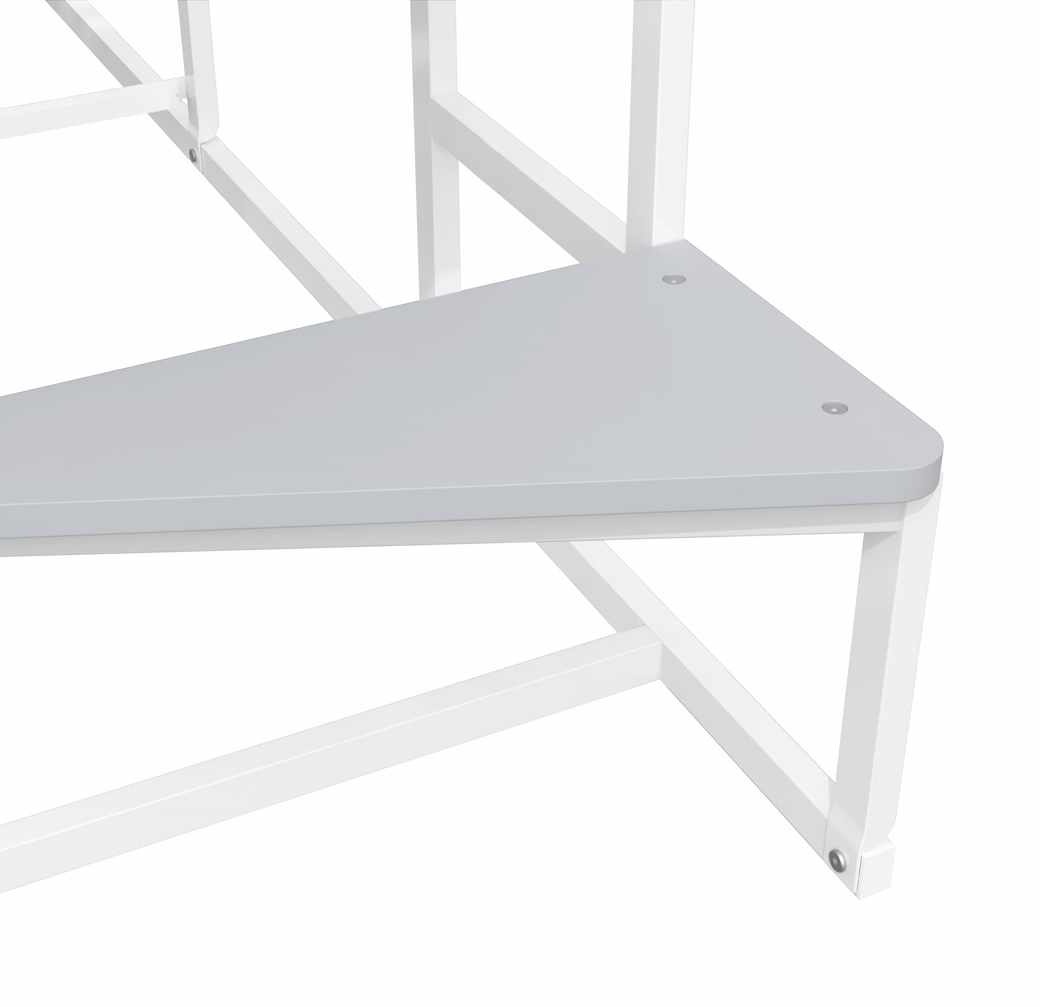 Détail d’une marche en finition mélamine gris clair du lit mezzanine MONTANA en métal blanc